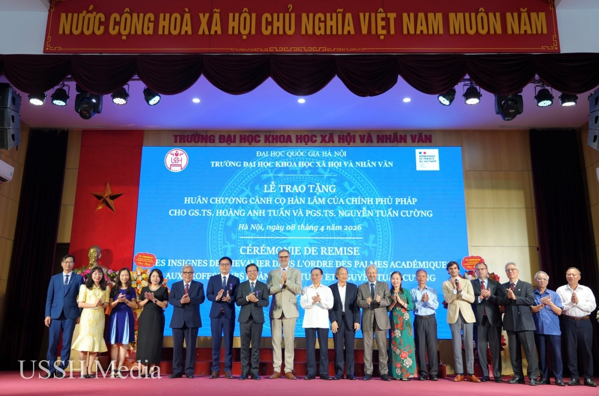 Hai nhà khoa học Việt Nam được trao Huân chương Cành cọ Hàn lâm